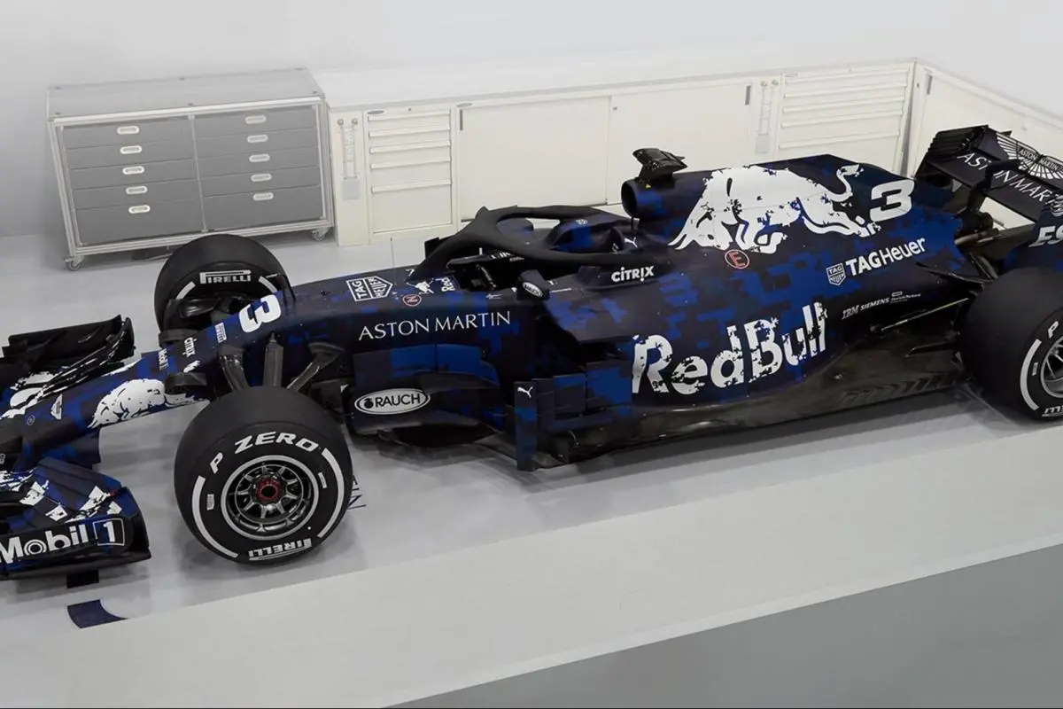 Formule 1 : Aston Martin-Red Bull dévoile la RB14