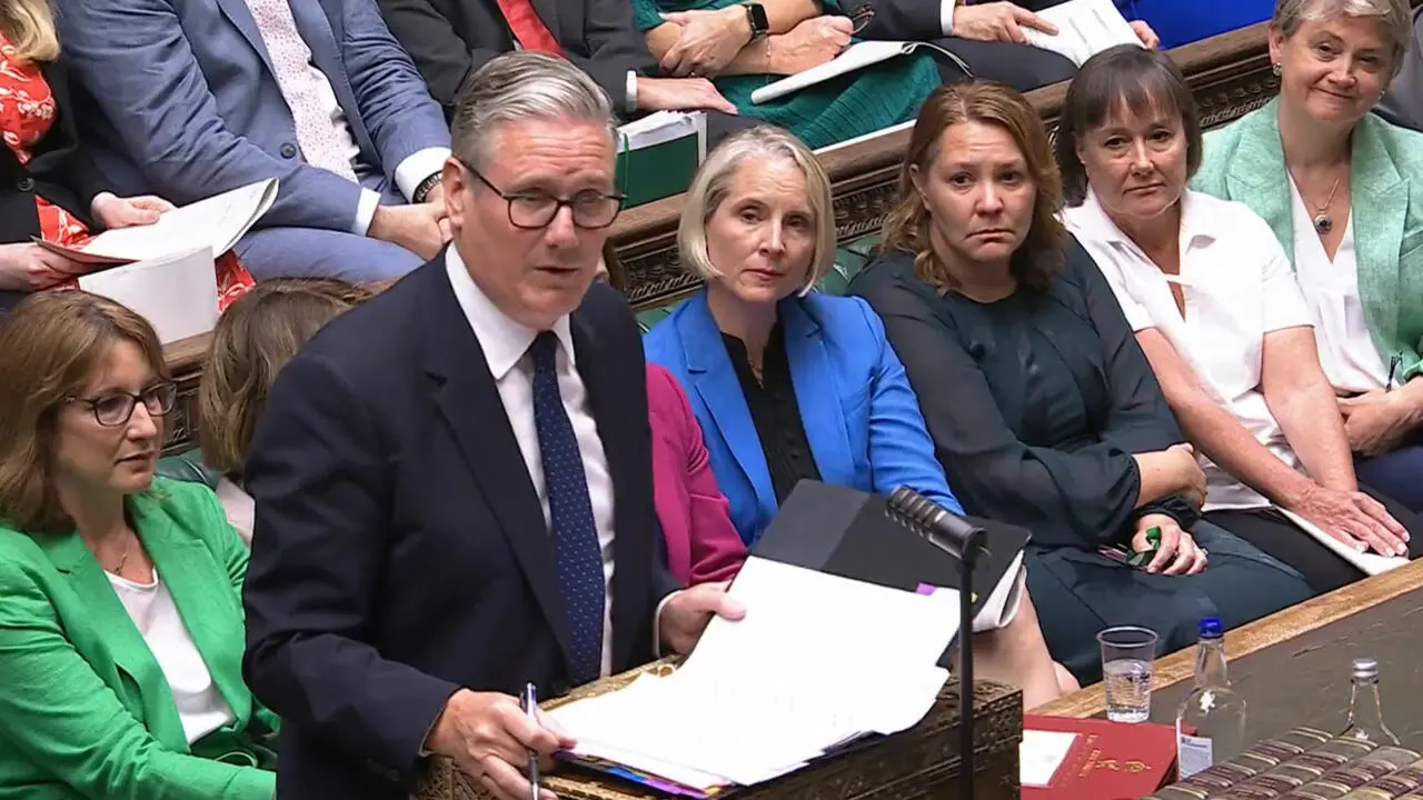 "Goodbye": devant les députés britanniques, Starmer promet de soutenir son successeur Burnham