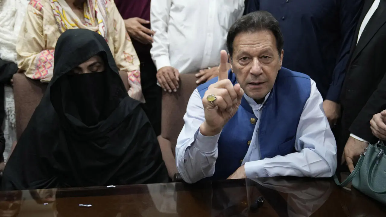 L'ex-Premier ministre pakistanais Imran Khan et son épouse condamnés à 17 ans de prison