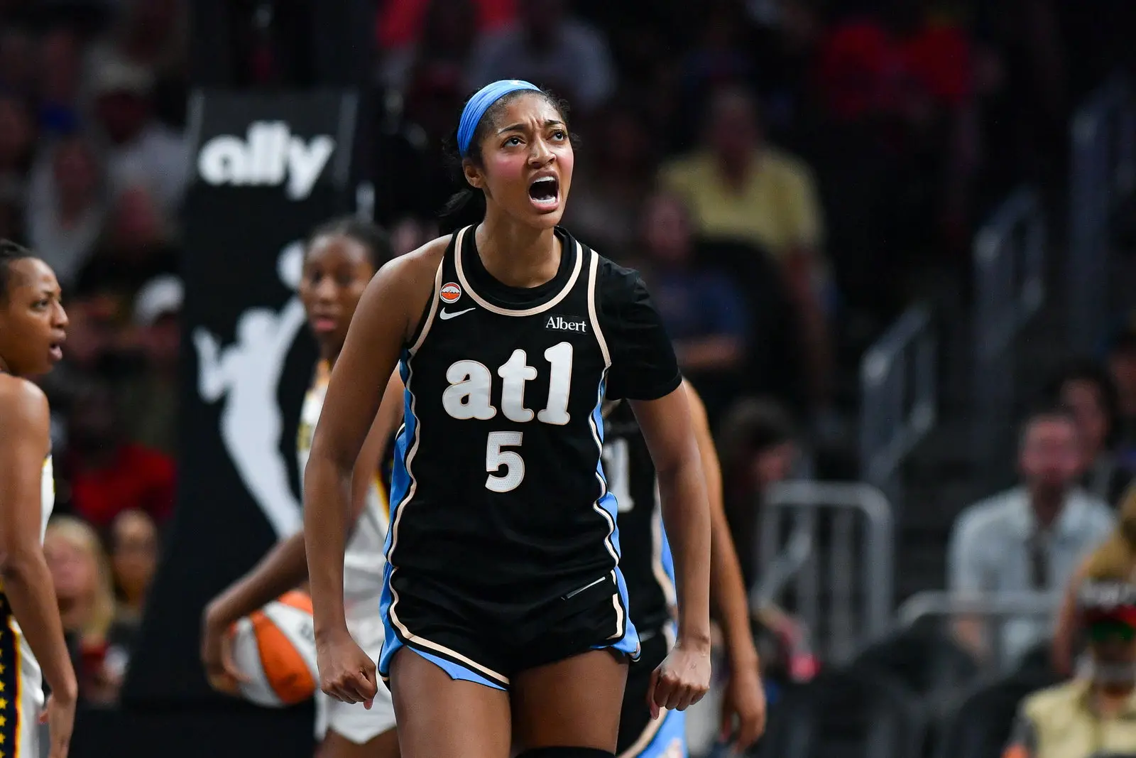 "You mean her team": WNBA fans react to Angel Reese's 5-0 record going into finals 