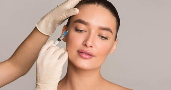 Best Plastic Surgeons in dubai Offering Precision Profhilo Treatments